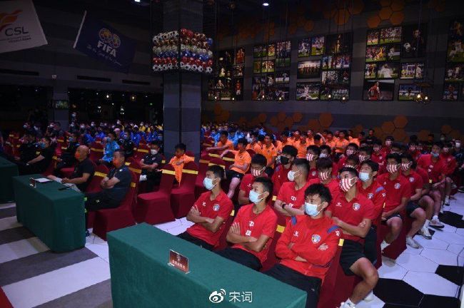 苏知鱼见苏知非有些紧张，低声在他耳边调侃道：哥，待会儿见了你的梦中情人，你可千万不要表现的太紧张啊。